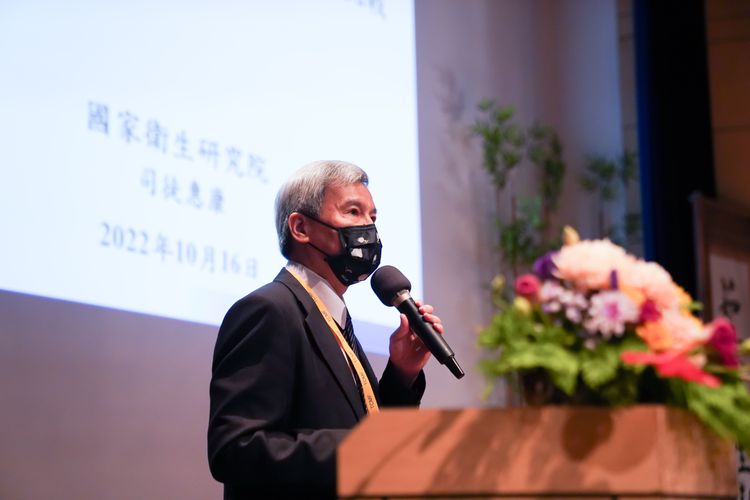 徒惠康院士以「世紀疫情的衝擊：從國際疫苗開發到台灣面臨之挑戰」為題分享。慈濟提供