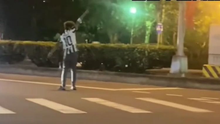 男子指著女友咆哮。翻攝社會事新聞影音