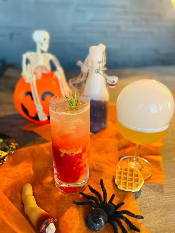 台北遠東香格里拉 大廳茶軒-香格里拉之怪奇物語萬聖節調酒。業者提供
