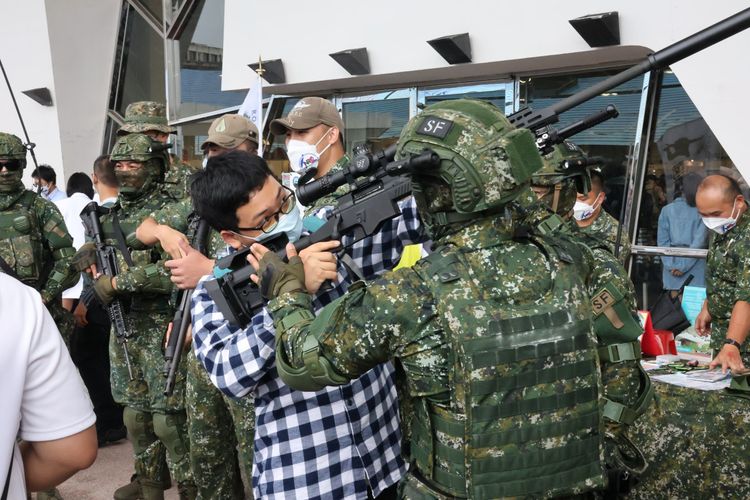 國軍在第10屆「開拓模型祭」場外擺攤，為國軍提升不少好感度。趙世平攝