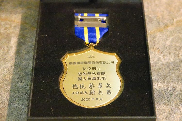 總統頒發防疫勳章。施昂強攝