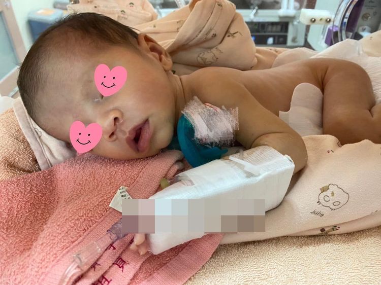 女嬰在烏日林新醫院出生後，因黃疸等問題留院照護。翻攝《爆料公社》