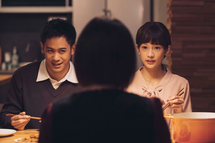 簡嫚書（右）和李淳在《恭請光臨曾賈府喜事》扮夫妻。公視提供