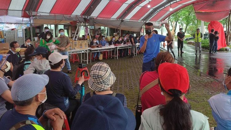 新北市消防人員舉辦有獎徵答，吸引許多民眾踴躍參與。新北市消防局提供