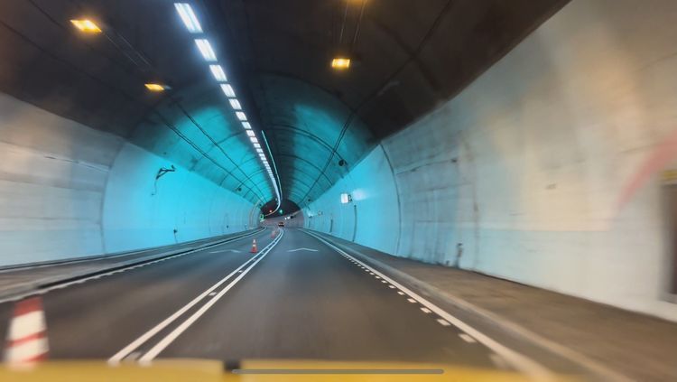 綠、藍、黃、紫等4色情境燈仍會在中秋試辦。高公局提供