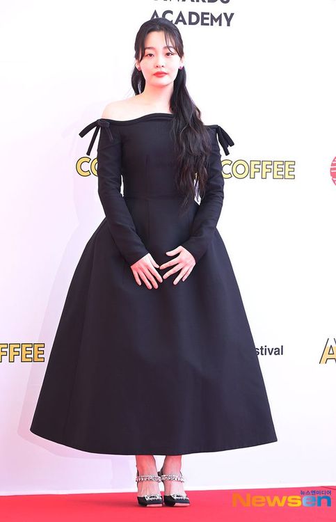 《柏青哥》金敏荷獲得新星獎。翻攝Newsen