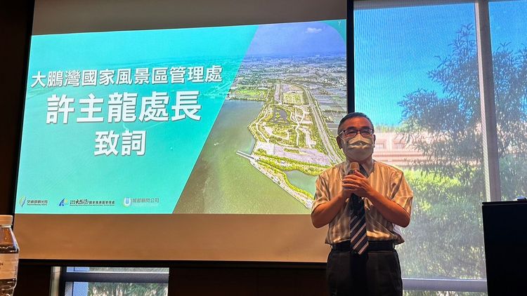 許主龍進行招商簡報。鵬管處提供