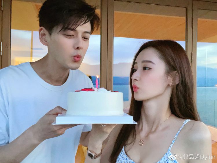 郭品超（左）和馬澤涵雖被指「父女戀」，他透露家人很支持。翻攝郭品超微博