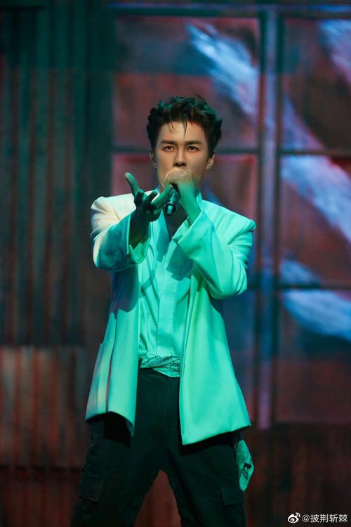 吳克群舞蹈新手苦練有所成果。翻攝披荊斬棘微博