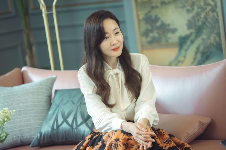 嚴志媛劇中飾演將軍「元基善」的女兒，也是該劇的大魔王。Netflix提供