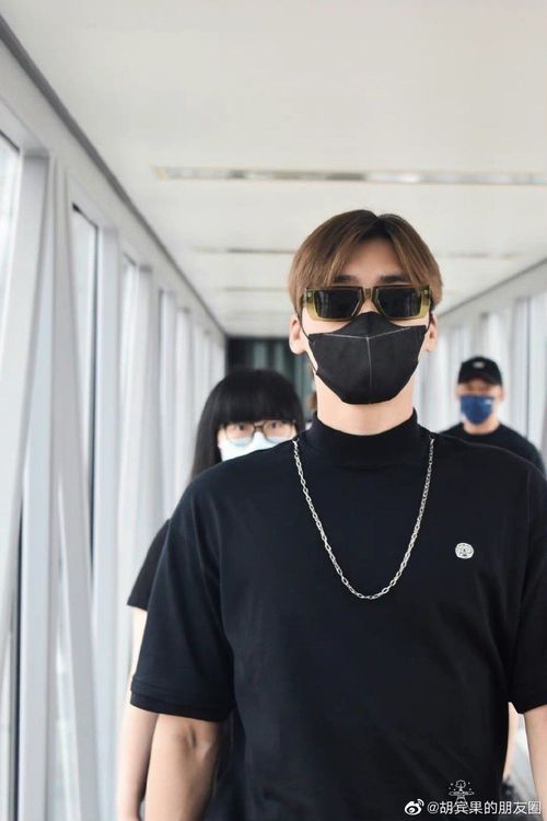 李易峰熱愛戴墨鏡。翻攝胡賓果的朋友圈微博