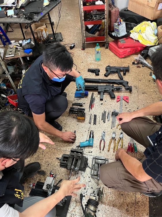 台中市警方查獲地下兵工廠。讀者提供