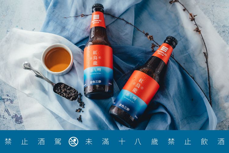 「紅烏龍茶」是台東茶農因應地理環境發展出來的特有茶款，以「重發酵」釋放飽滿果香，同時兼具紅茶的濃郁和烏龍茶的甘醇特色。業者提供