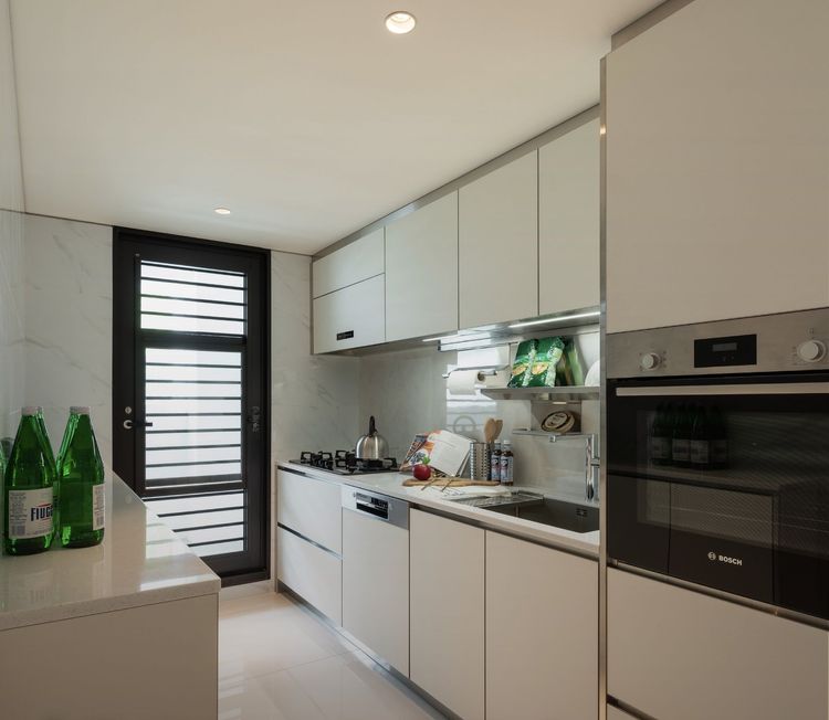 北投區中央南路近年推案以3房格局為主流，鄰近捷運站點與相對偏遠的產品價差能有1成，價差與交通便利優勢有關，圖為「富域」樣品屋。翻攝富域臉書