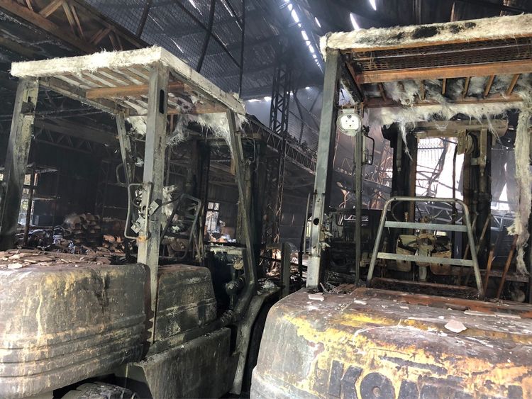 廠房內堆高機已經被燒 毀。台中市消防局提供