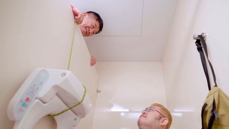 陳時中公廁政見宣傳片挨批像偷窺人如廁。翻攝自陳時中公廁宣導片