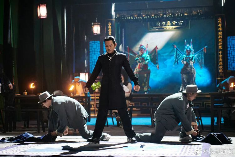 杜德偉小隊在戲館場景表演。翻攝披荊斬棘微博