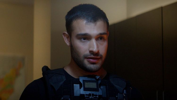 布蘭妮的新婚老公山姆阿斯加片中演出特警隊隊長。車庫娛樂提供