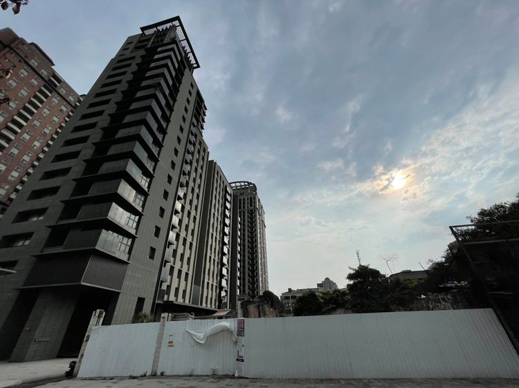 再度回到輪胎行，那日大火依舊令人不捨與震撼。黃羿馨攝