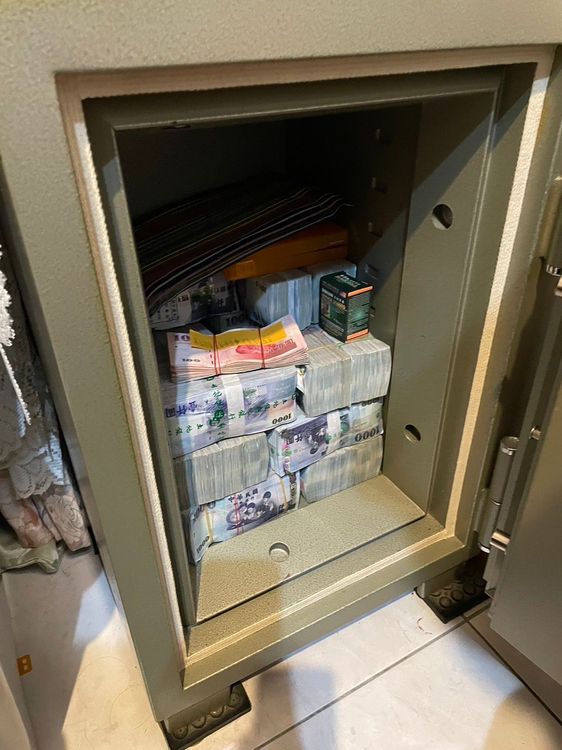 詐騙集團使用的保險櫃。刑事局提供
