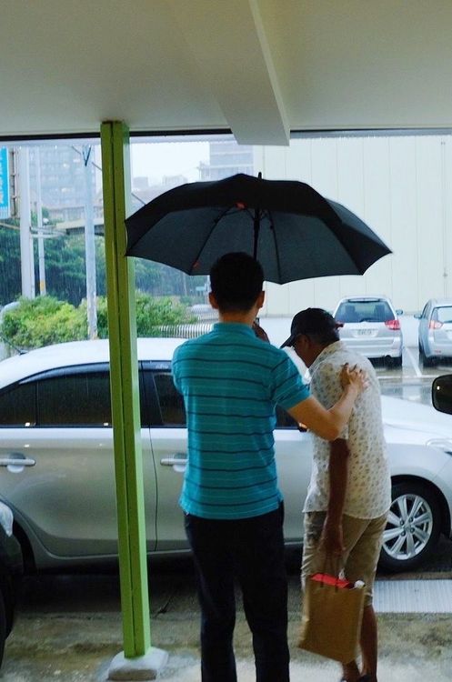 林榮基說，這次他特地獻上祝福，並希望竹北市民能夠重視這場選舉，透過選票翻轉地方政治。鄭朝方團隊提供