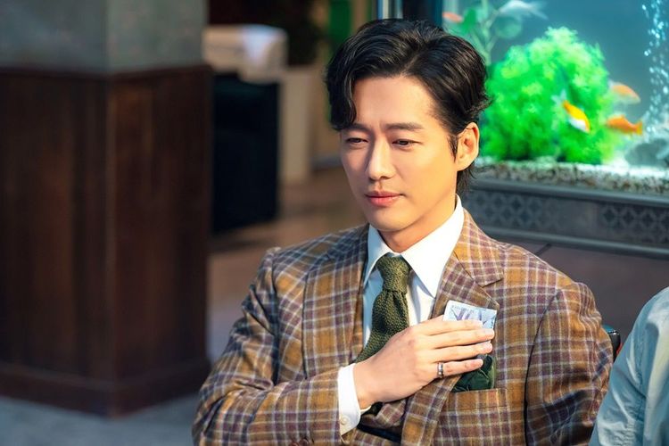 南宮珉在《千元律師》詮釋只收1000韓元（約30元台幣）委託費的律師，播出後好評不斷。Disney+提供