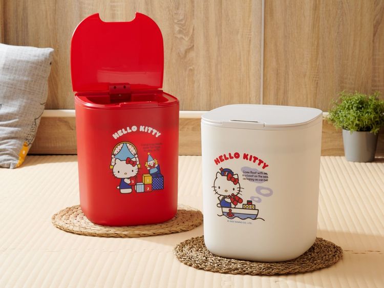 感應自動開闔垃圾桶，原價1480元，6積分+420元或2積分+460元可換購。業者提供