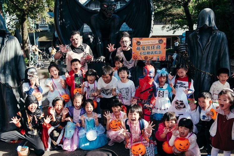 六福村指出，每年墓碑鎮萬聖慶典皆吸引數十萬人前來朝聖。六福村提供