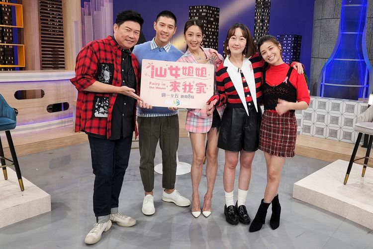 曾國城（左起）、吳岳擎、黃薇渟、巴鈺、宇珊。衛視中文台