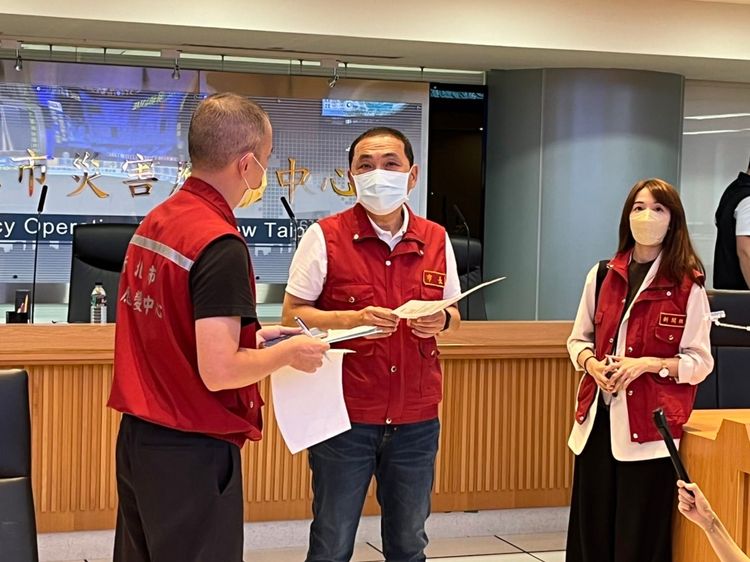 市長侯友宜應變中心坐鎮。新北消防局提供