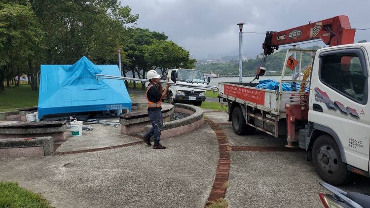 新北市高灘處預防性完成帳篷設施撤離。新北市政府提供