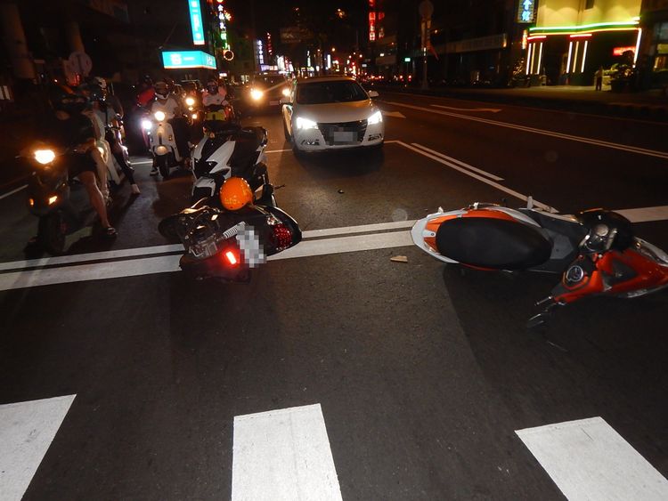 車禍發生地點在中清路、英才路口。讀者提供