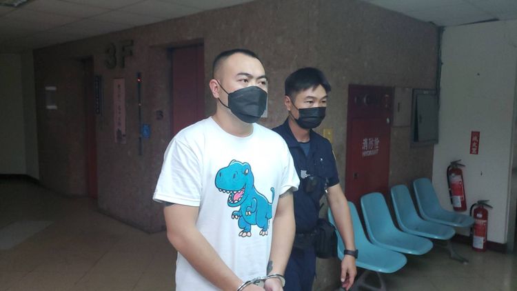 警方將陳姓嫌犯帶回訊問。王勇超攝