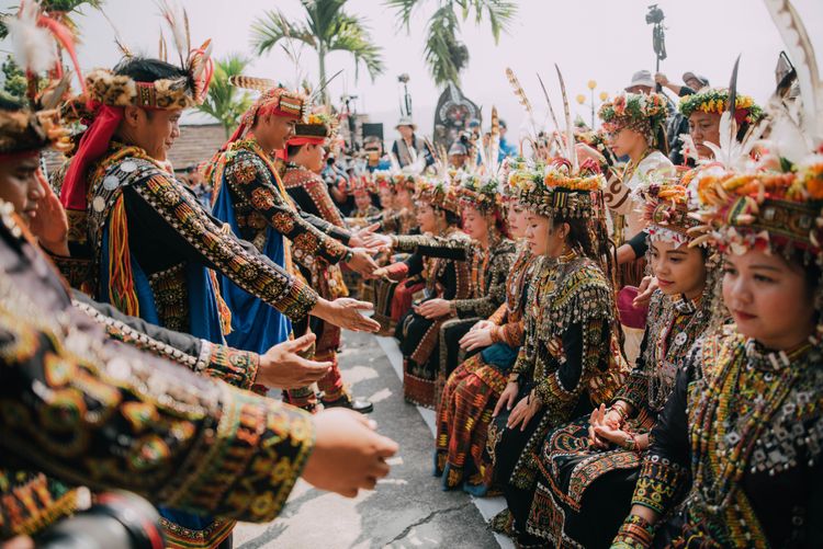 參與南島婚禮的年輕佳偶。茂管處提供