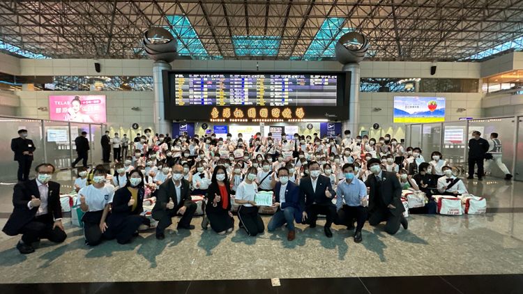 京都橘高校吹奏部師生即將回日本。文化總會提供