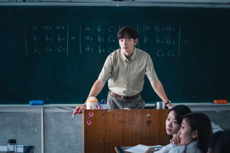 宥勝首次演繹數學老師。奇葩娛樂提供