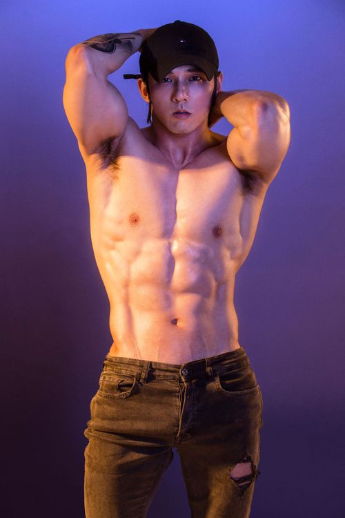 張傑練出一身肌肉。張傑提供