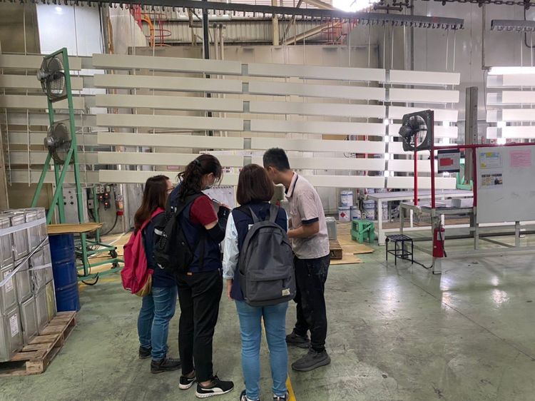 環保局人員確認長耕公司污染源運作情形。台中市環保局提供