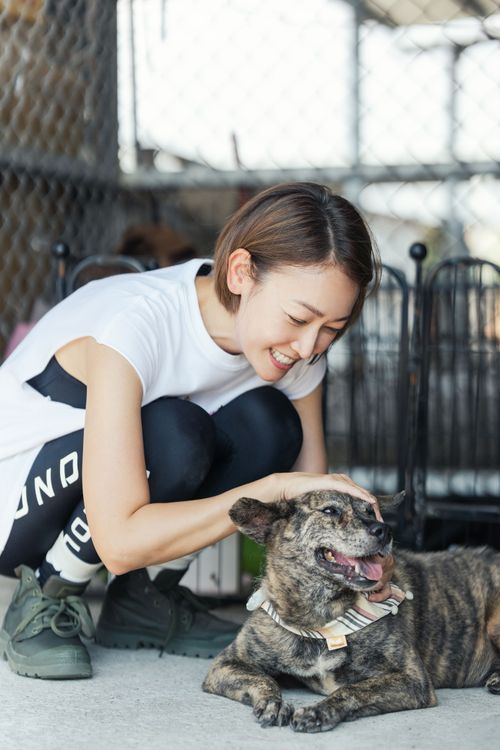 潘慧如前往狗園擔任志工。CHECK2CHECK提供