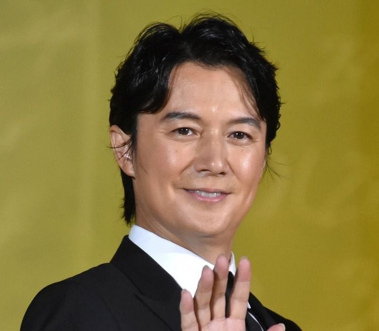 53歲福山雅治膚質光滑，小細紋不減帥氣。翻攝oricon