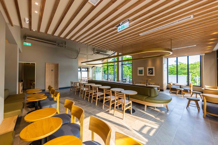 楠梓藍昌門市內部。業者提供