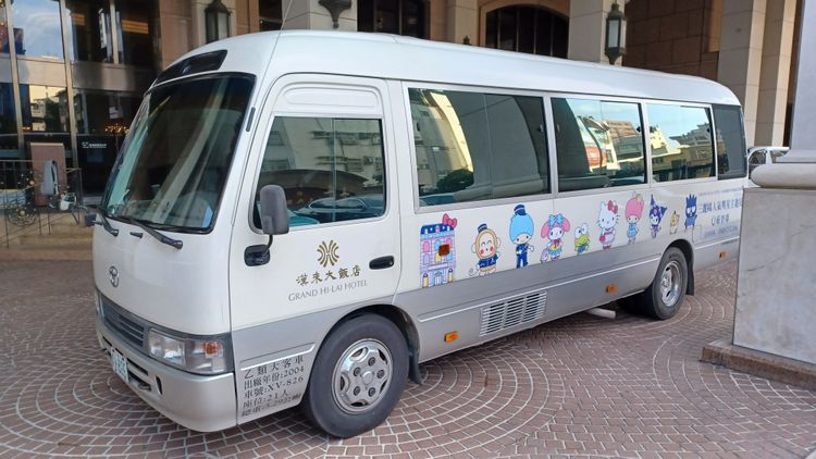 主題房接駁車。高雄漢來提供