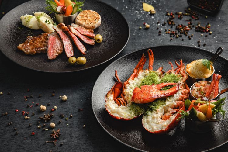 除了紐約客牛排，同時也推出菲力、沙朗、波士頓龍蝦及羊排等多項選擇。煙波集團提供