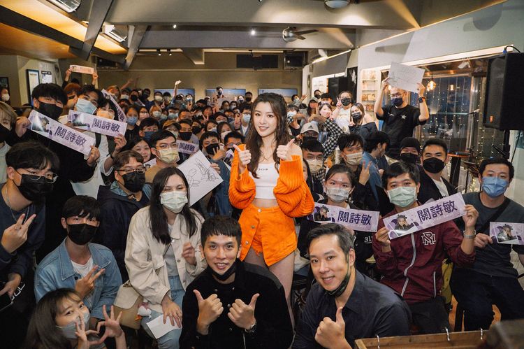 關詩敏（中）生日趴與歌迷相聚。亞神提供