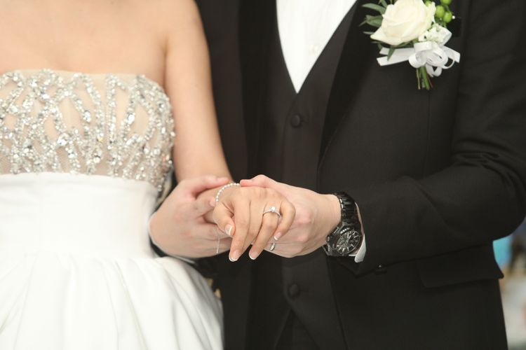 王思平收到夫家1克拉傳家寶婚戒。陳明中攝