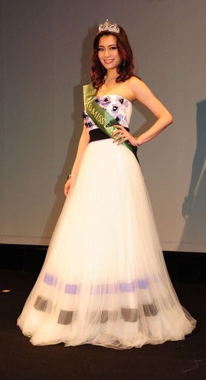 蜂谷晏海2016年參加地球小姐選美奪冠，代表日本出國參賽。翻攝《日刊體育》