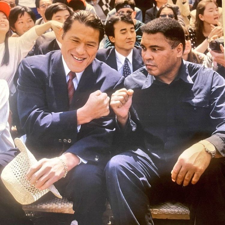 安東尼奧豬木（左）曾對戰拳王阿里。翻攝安東尼奧豬木推特