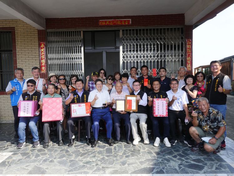 慶祝九九重陽節，新竹縣長楊文科接連探訪縣內多名百歲人瑞。新竹縣政府提供