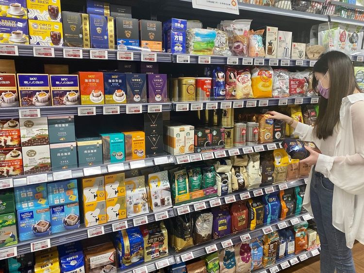 9/28-10/13購買生活良好特調濾杯咖啡、ucc芳醇曼巴咖啡豆、西雅圖白咖啡二合一等皆可享買1送1。業者提供