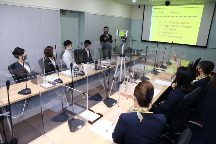 訓練課程中還包含情緒管理課程。施昂強攝